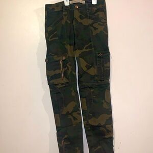 Trafaluc ZARA - Slim Fit - Camo Cargo Pants - Women’s Size 04